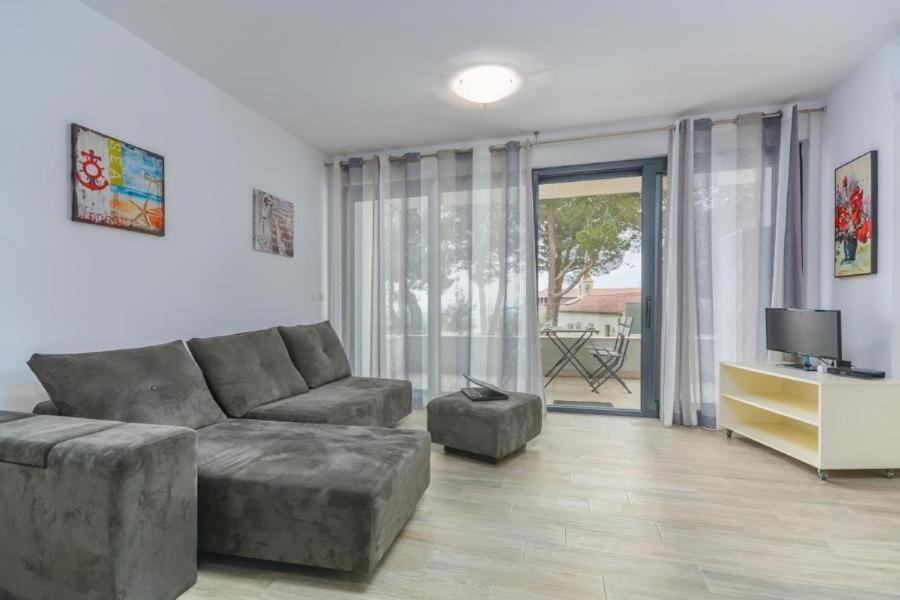 Lux Hotell Novigrad Istria Exteriör bild