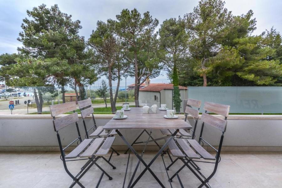 Lux Hotell Novigrad Istria Exteriör bild