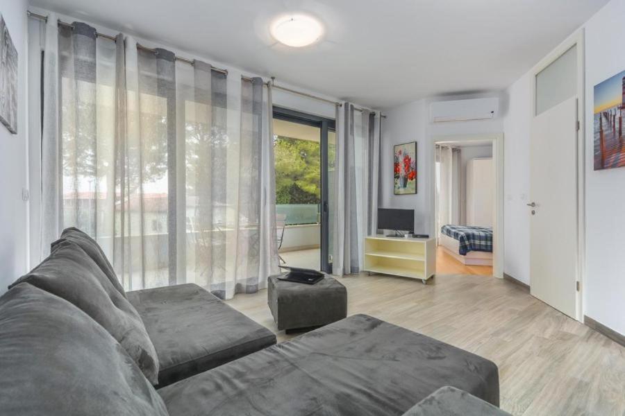 Lux Hotell Novigrad Istria Exteriör bild