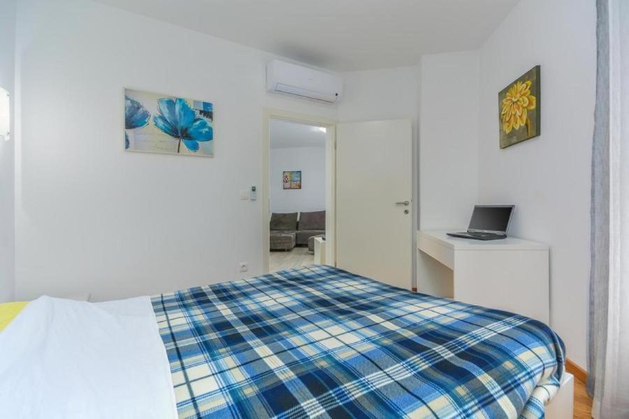 Lux Hotell Novigrad Istria Exteriör bild