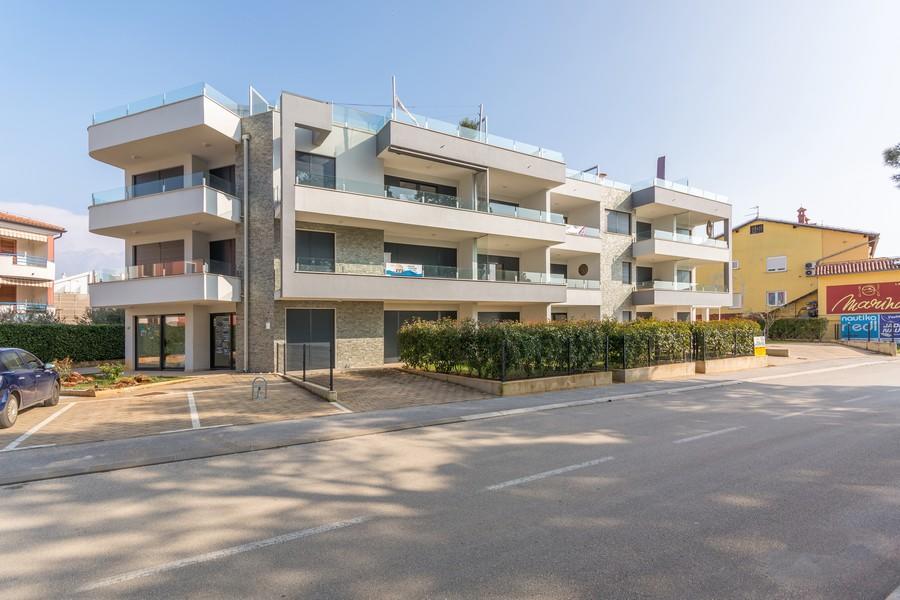 Lux Hotell Novigrad Istria Exteriör bild